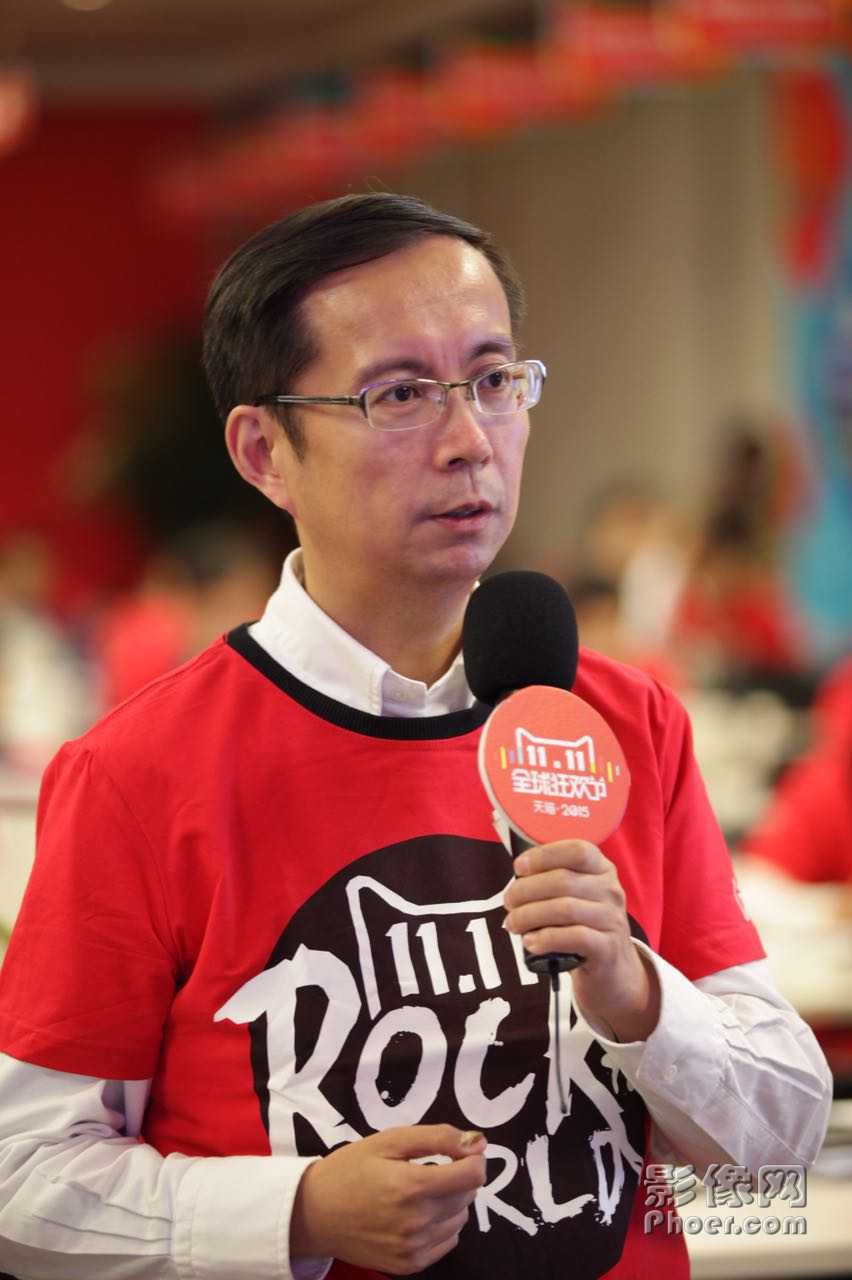 2015天猫双11全球狂欢节即将开始，阿里巴巴集团CEO张勇在杭州技术指挥中心