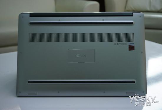 Bo8h-fyeiwny4453730.jpg