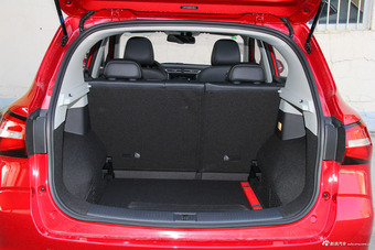 auto-fyrkuxs9240055.jpg