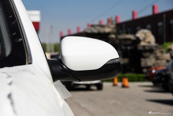 auto-fynmzun0541357.jpg