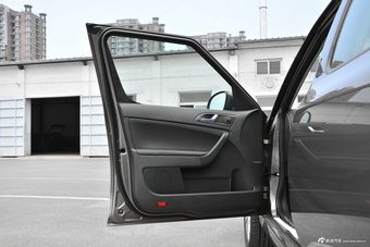 auto-fynmzun0464124.jpg