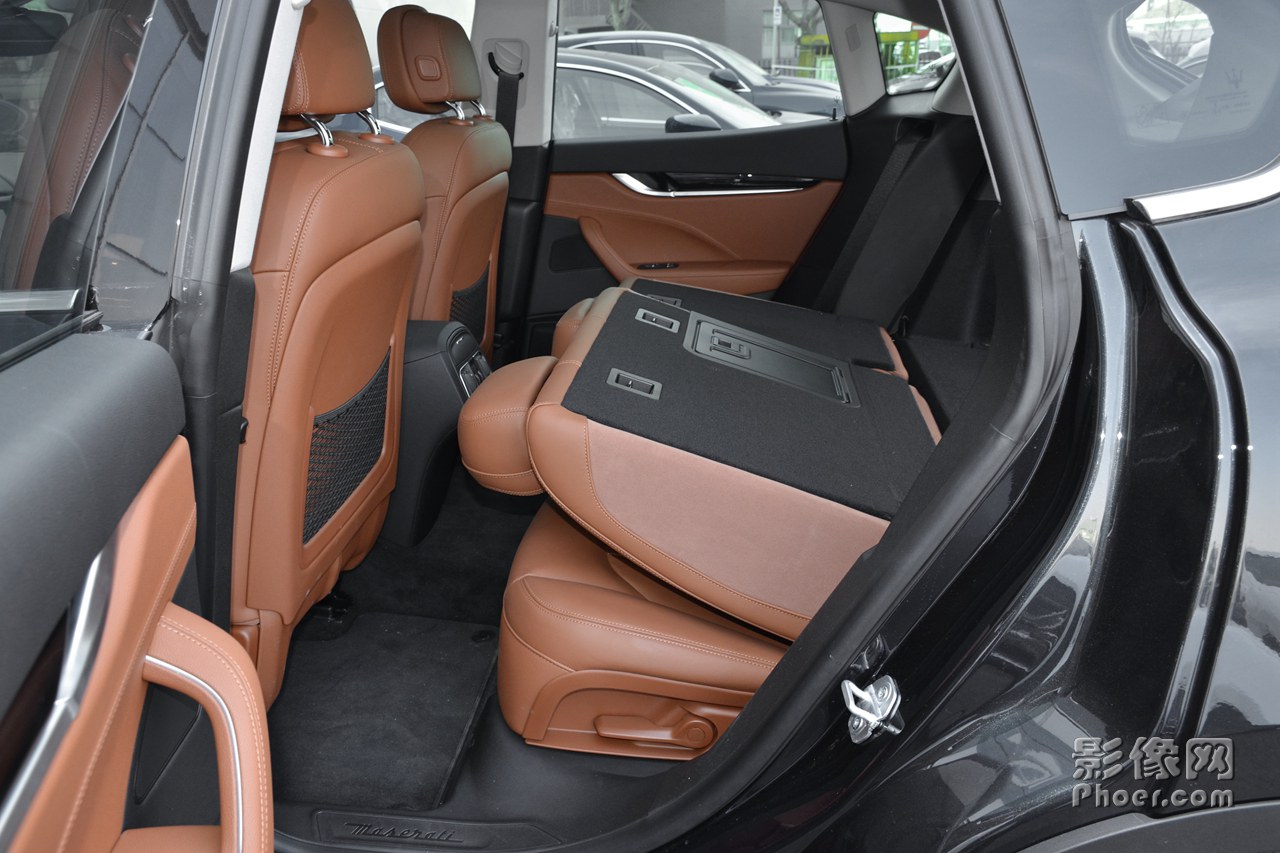 auto-fyrkuxt0000429.jpg