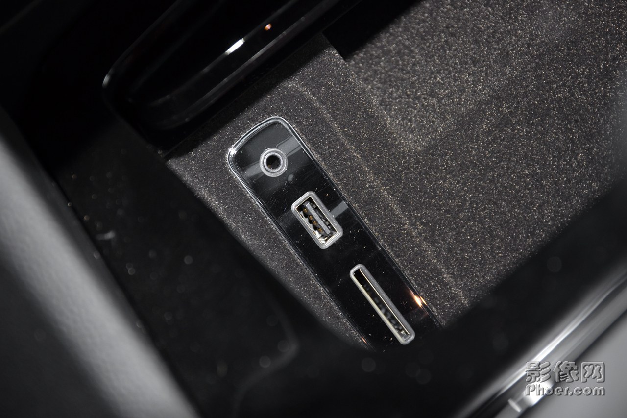 auto-fyrkuxt0003476.jpg