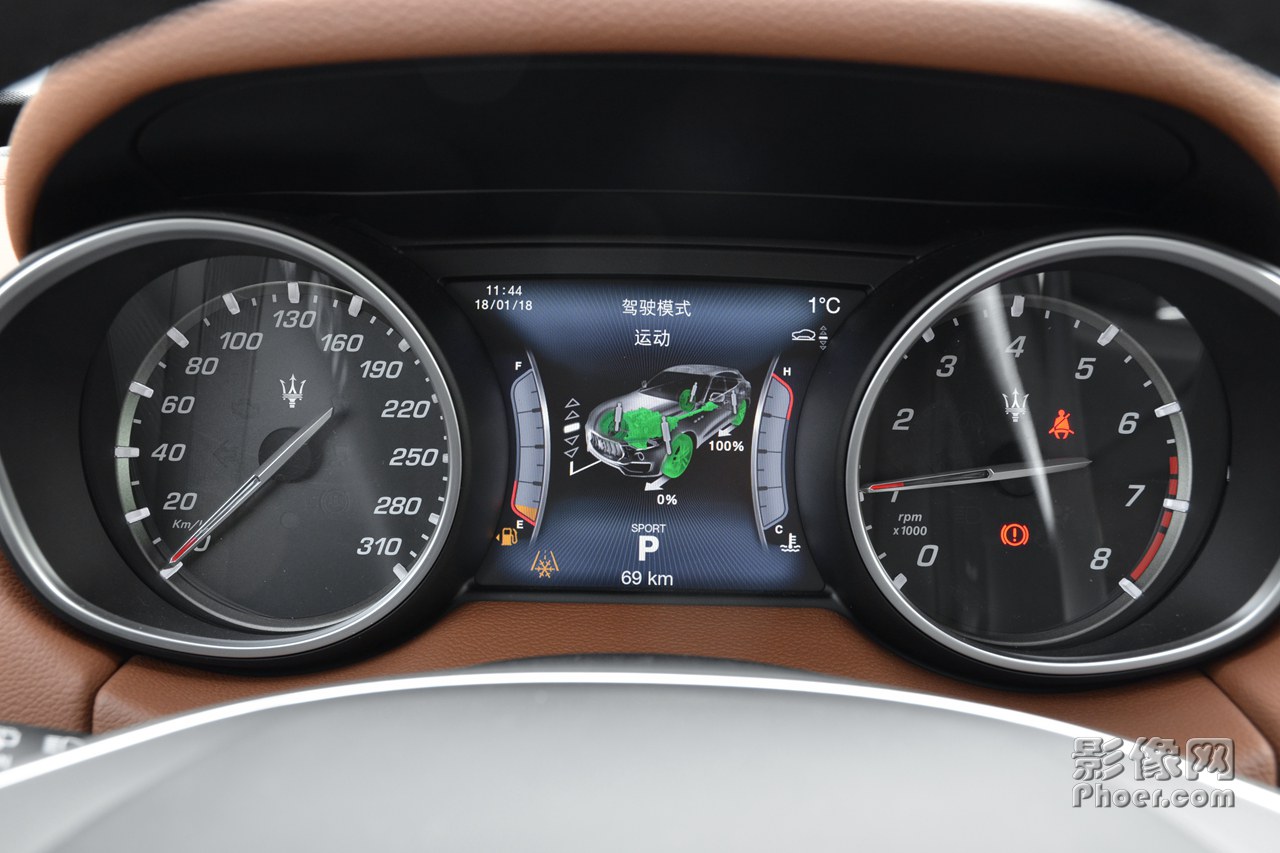 auto-fyrkuxt0006026.jpg