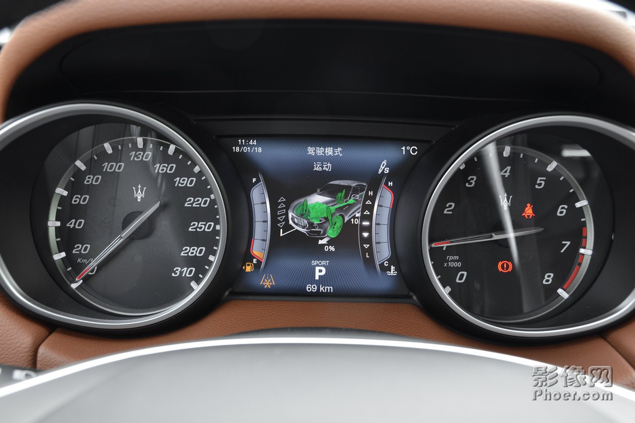auto-fyrkuxt0006206.jpg