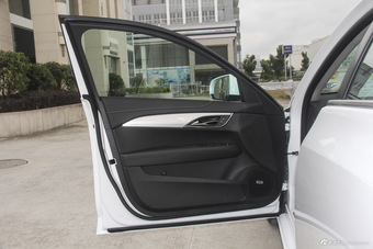 auto-fynshiq8546673.jpg