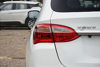 auto-fynmzun0785425.jpg