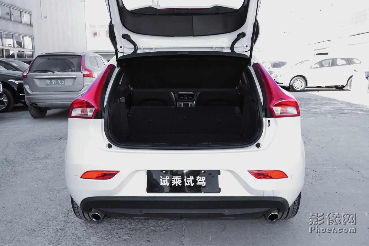 auto-fyqnick8967113.jpg