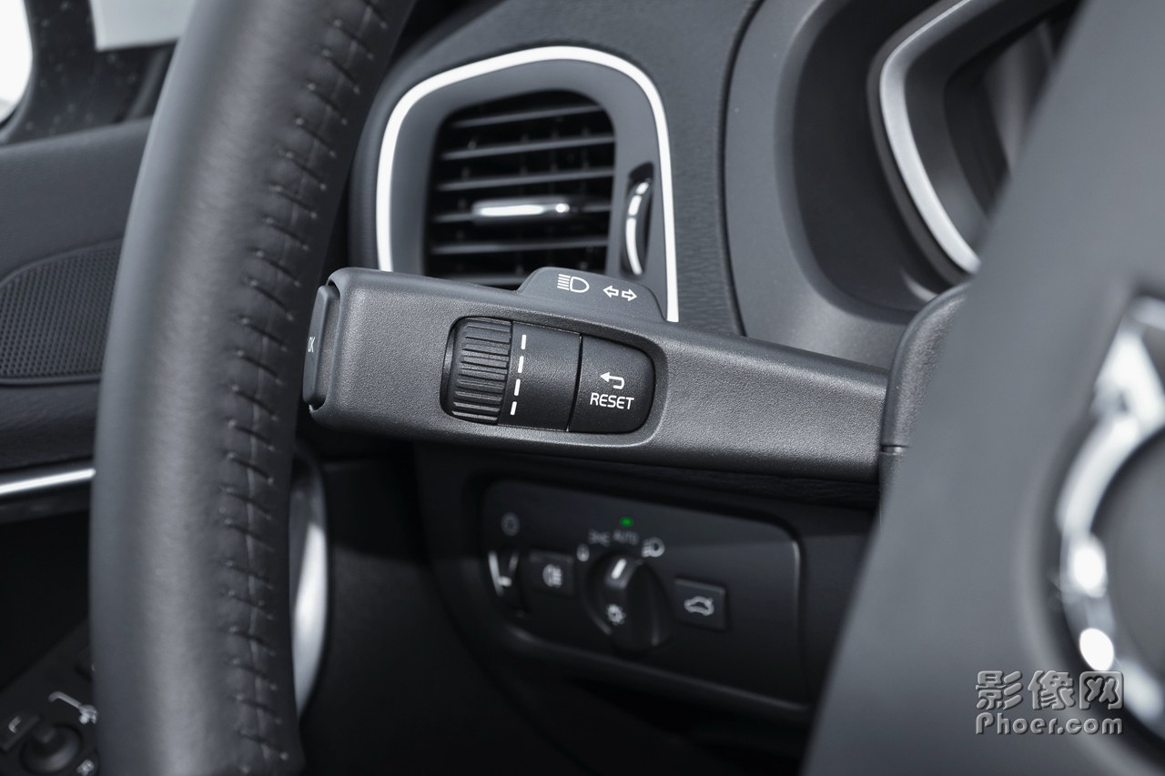 auto-fyqnick8968930.jpg