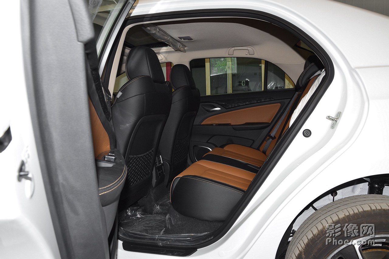 auto-fynmzun0742950.jpg