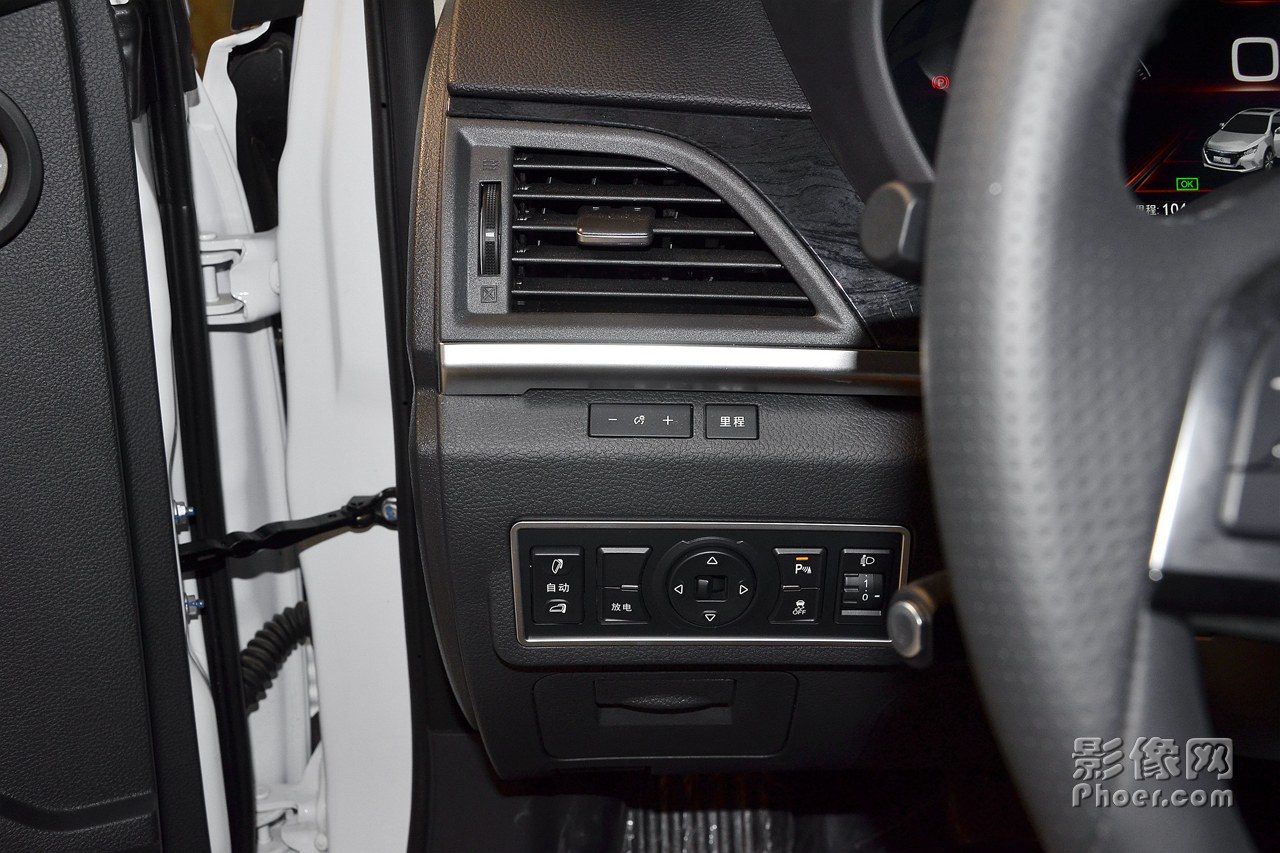 auto-fynmzun0741595.jpg