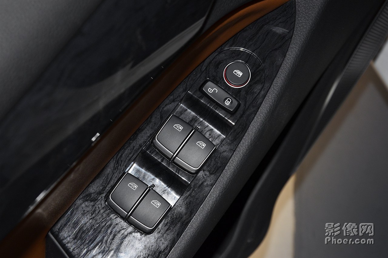 auto-fynmzun0741671.jpg