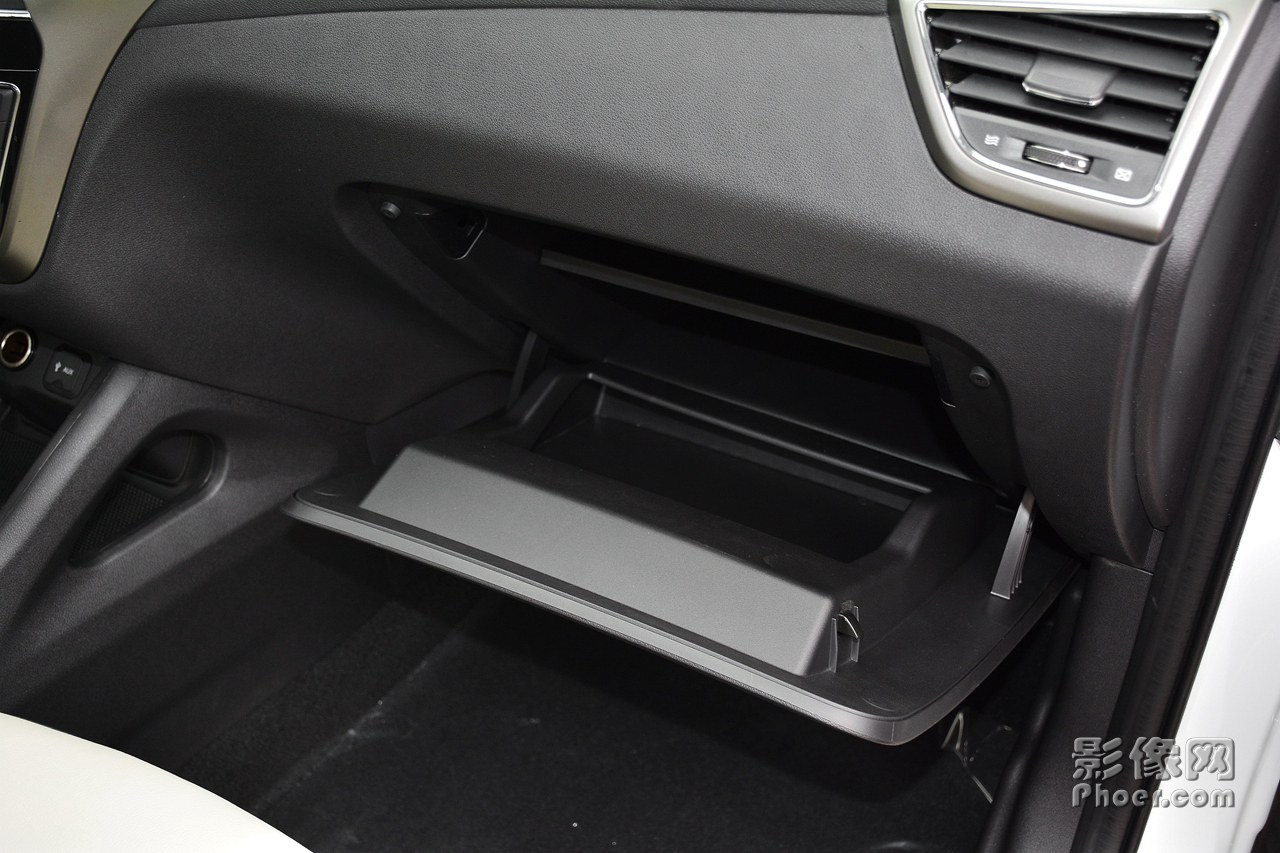 auto-fynmzun0857583.jpg