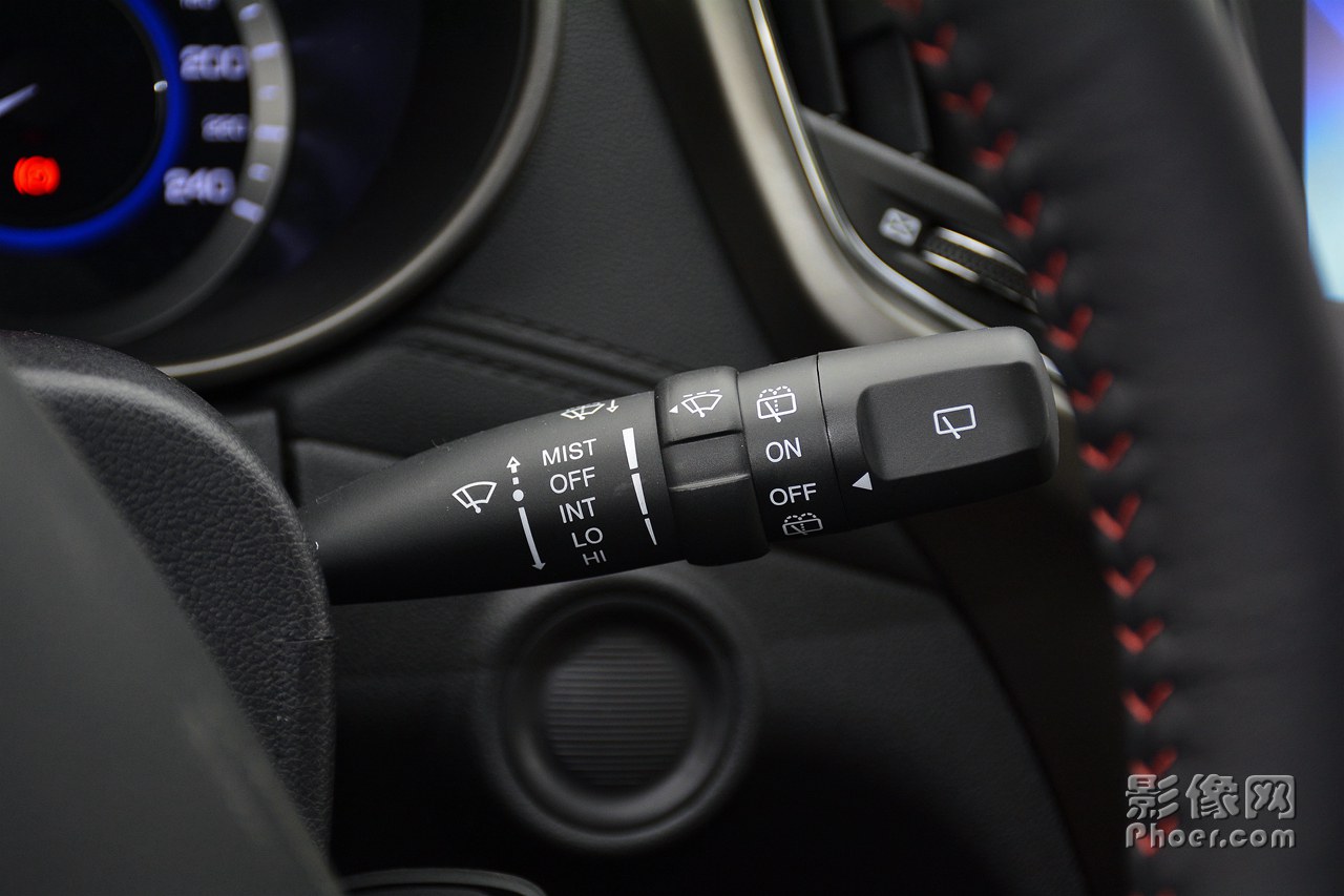 auto-fynmzun0859026.jpg