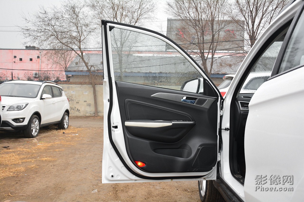 auto-fynmzun0858087.jpg