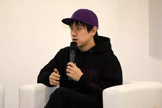 gyLp-hqzxptp6065476.jpg