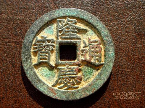 Aidi-hryfqhk8072267.jpg