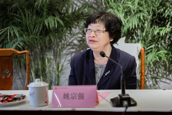 qFfR-hsqyiwu1433448.jpg