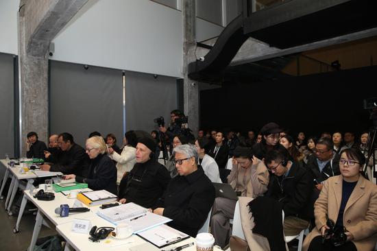 dceb-itmiwrz2821836.jpg
