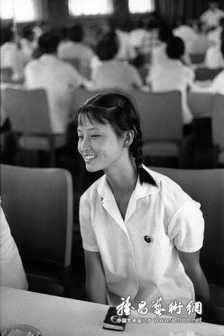 A student of the Ballet School of Shanghai. 1971 40x50cm