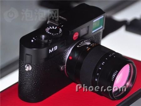 ⿨M9