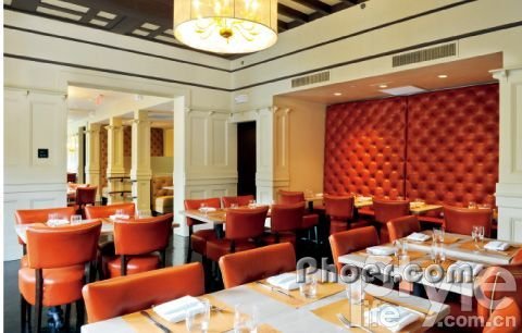 The corner of Metropolitan Club